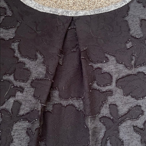 Elbow Length Top - Picture 3 of 3